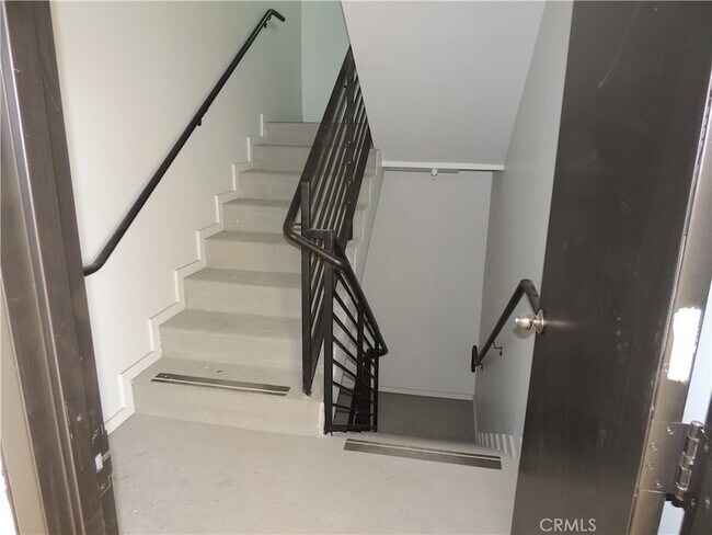 Building Photo - 22735 Del Valle St