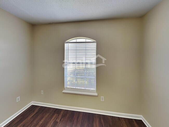 Building Photo - 1767 Saw Lake Dr