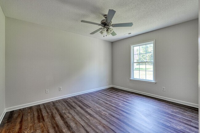 Building Photo - 567 Seays Crest Dr