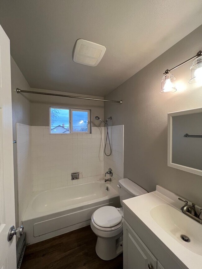 Building Photo - 328-328 E Wabash Ave