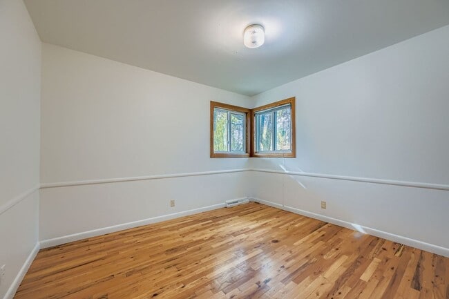 Building Photo - 4660 Sioux Dr