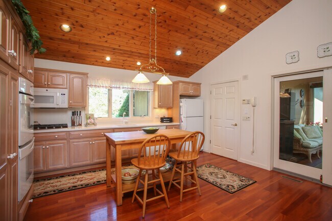 Building Photo - 37 Kalliste Hill