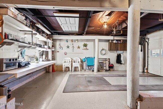 Building Photo - Waterfront 3 bedroom 2 bath