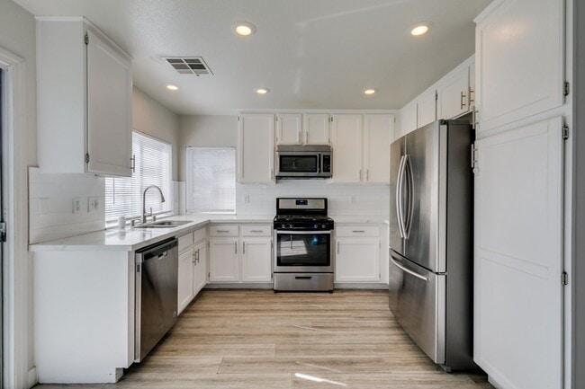 Building Photo - SUMMERLIN BEAUTY WITH TONS OF UPGRADES*3 LARGE BEDROOMS*COMMUNITY POOL*