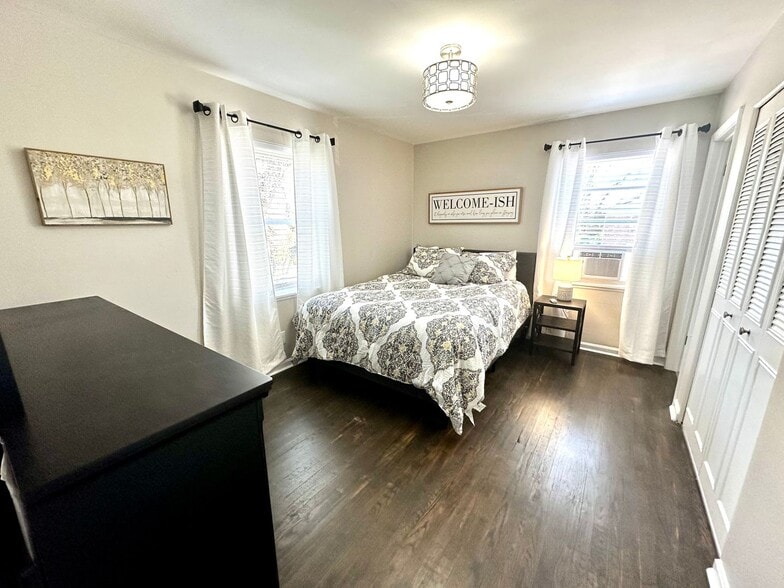 Interior Photo - Le Blanc Court