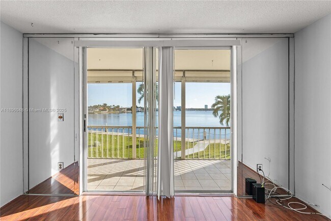 Building Photo - 3020 Marcos Dr