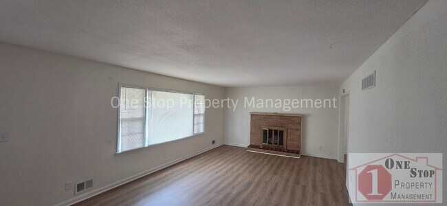 Building Photo - Beautiful 4 Bedroom 2.5 Bathroom in Kansas City, KS!