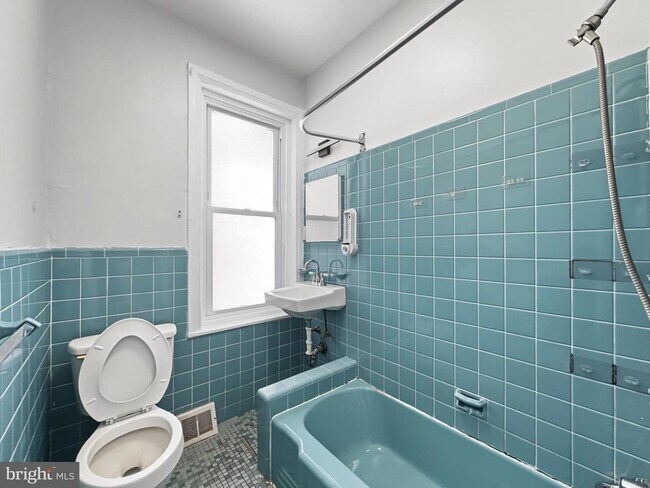 Building Photo - 2023 N Gratz St