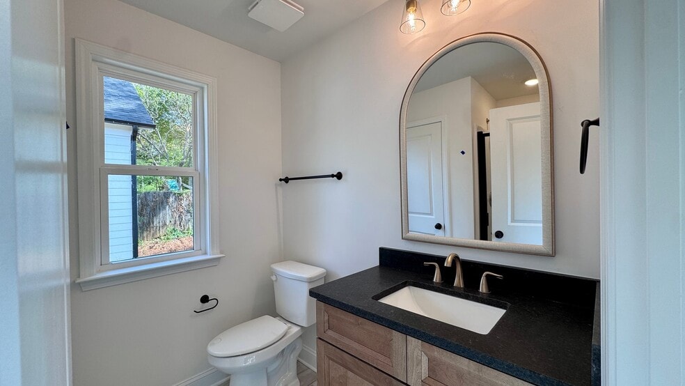 Building Photo - 1905 Driftwood Cir