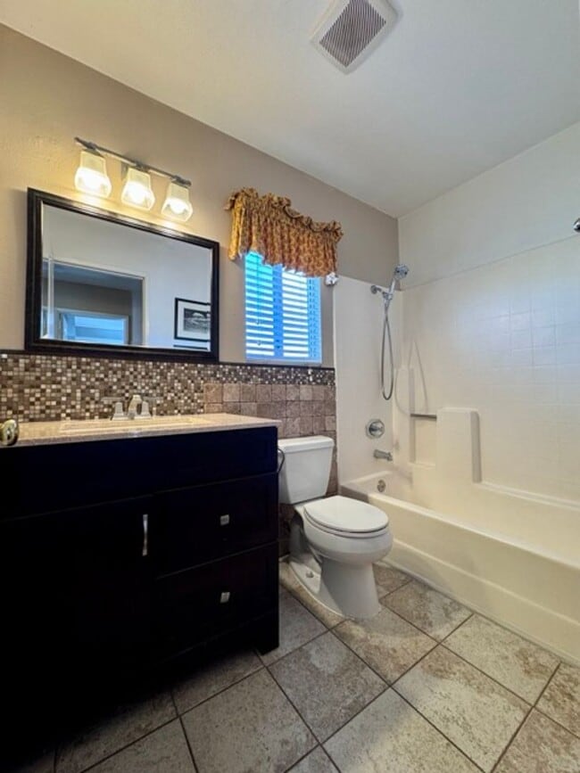 Building Photo - Spacious 5 Bedroom Home in Menifee Lakes w...