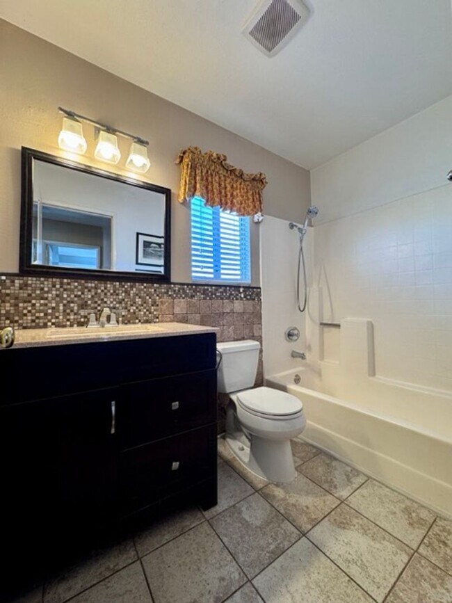 Building Photo - Spacious 5 Bedroom Home in Menifee Lakes with a 3 Car Garage for Lease!