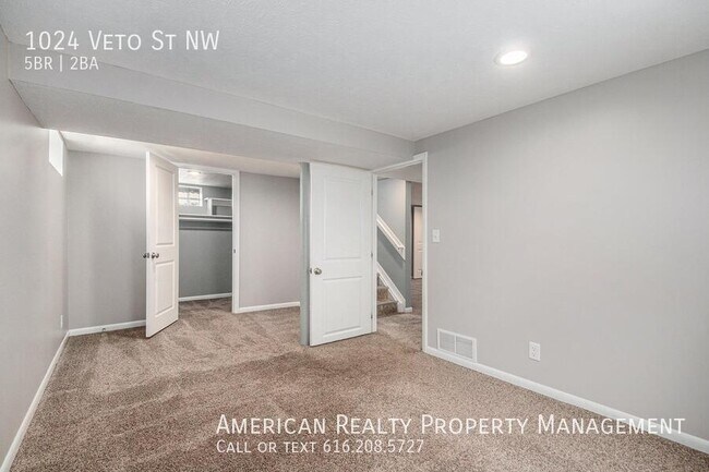 Building Photo - 1024 Veto St NW