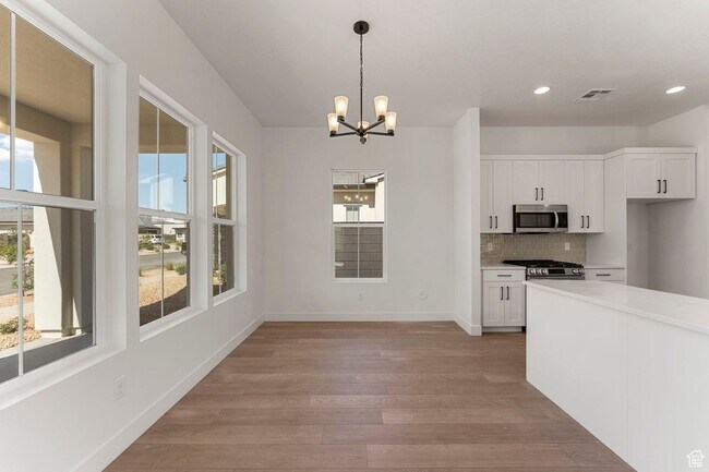 Building Photo - Brand New Holmes Home
