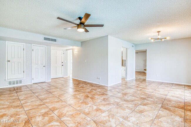 Building Photo - 853 El Parque Dr