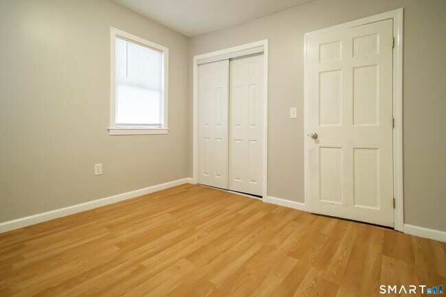 Building Photo - 13 Ingraham Pl