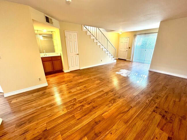 Building Photo - 12251 Moorpark St