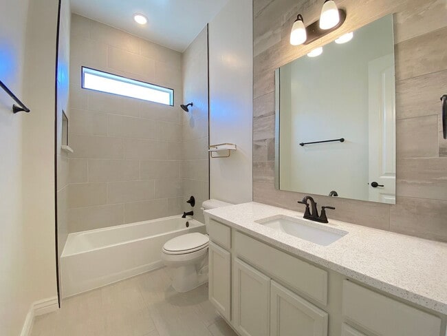 Building Photo - East El Paso 4 bed/ 2.5 Bath Refrig A/C