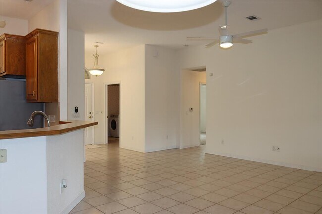 Building Photo - 3013 Parker Dr