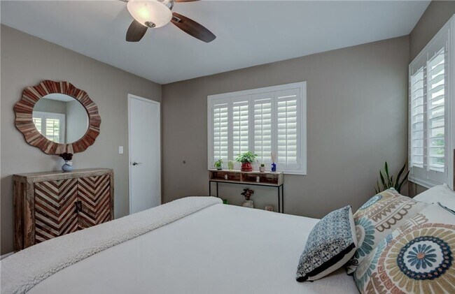 Building Photo - 2521 Voorhees Ave
