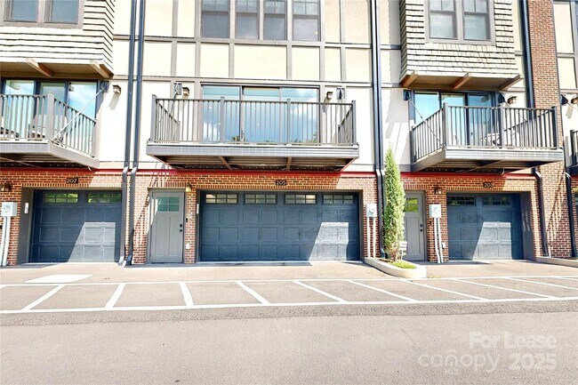 Building Photo - 205 Broadway St