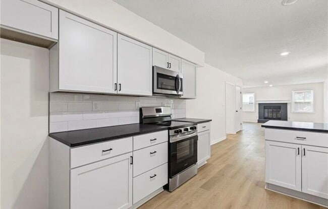 Building Photo - 602 SE Brentwood Dr