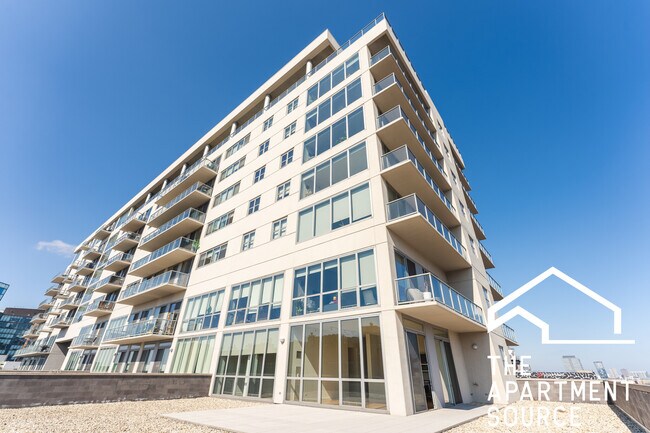 Building Photo - 910 W Huron St