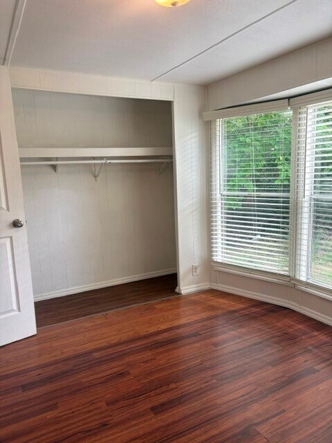 Building Photo - 154 Mills Dr