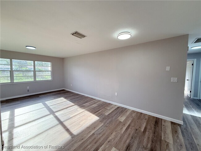Building Photo - 1629 Lagrange Ave