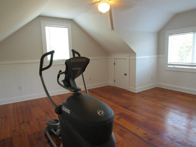 Building Photo - 703 Tradewind Ct