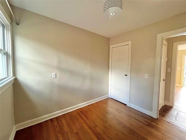 Building Photo - 1449 Lynford Dr SW