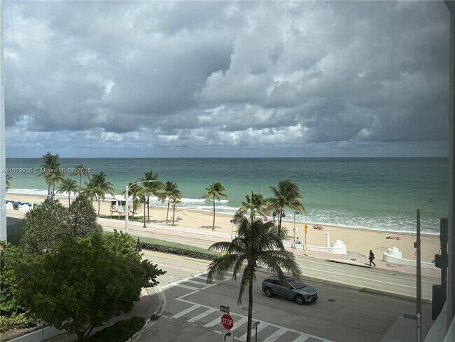 Building Photo - 209 N Fort Lauderdale Beach Blvd