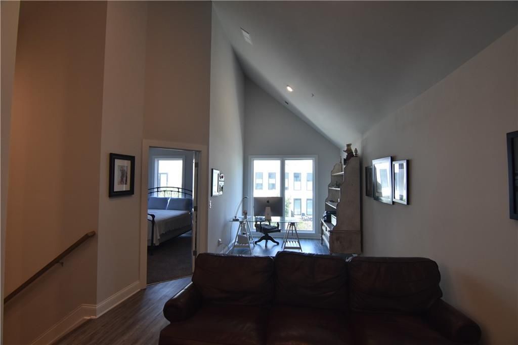 Building Photo - 137 Pearl St