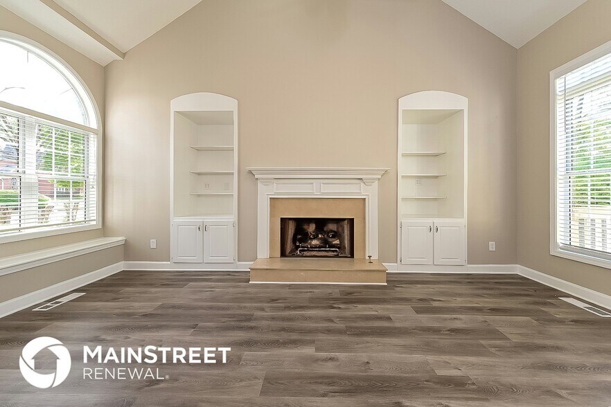 Building Photo - 180 Carriage Chase