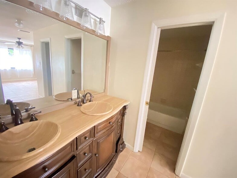 Building Photo - 6729 NW 29th Way