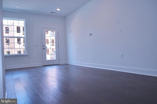 Building Photo - 105 Stoutsburg Blvd