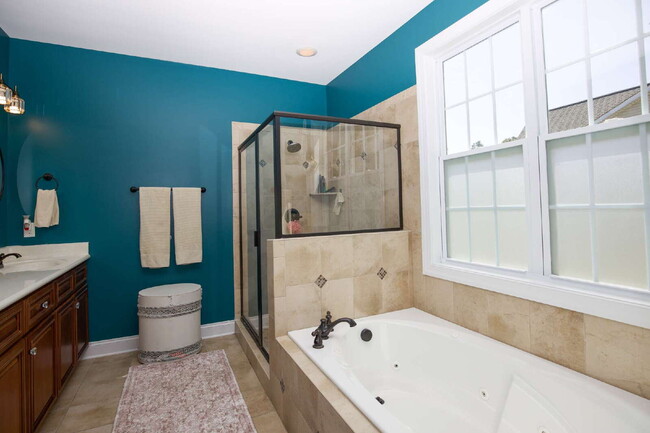 Building Photo - "Beautifully Designed, spacious 2400 Sq. F...