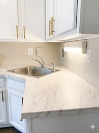 Building Photo - 2026 Move-In Special – $500 LEASE SIGNING BONUS!! Spacious Top-Floor 2-Bedroom Condo with Balcony...