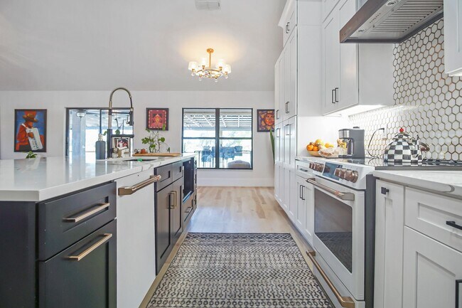 Building Photo - Ranch on 6 Acres