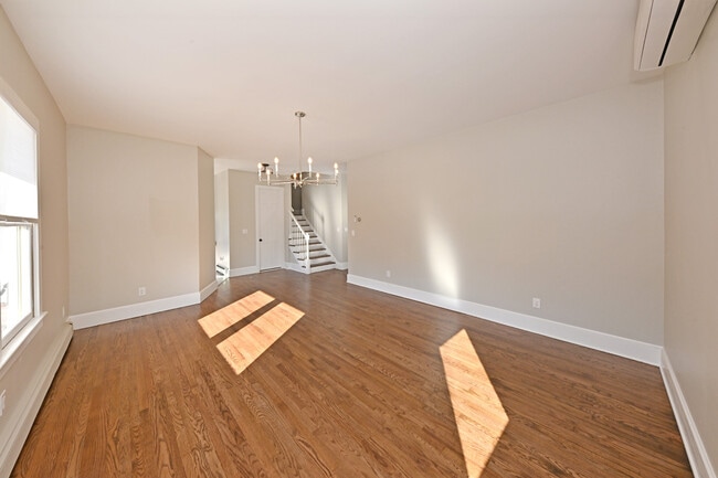 Building Photo - 62 Elm St