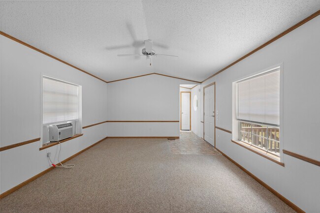 Building Photo - 826 New Hampshire Rte 175