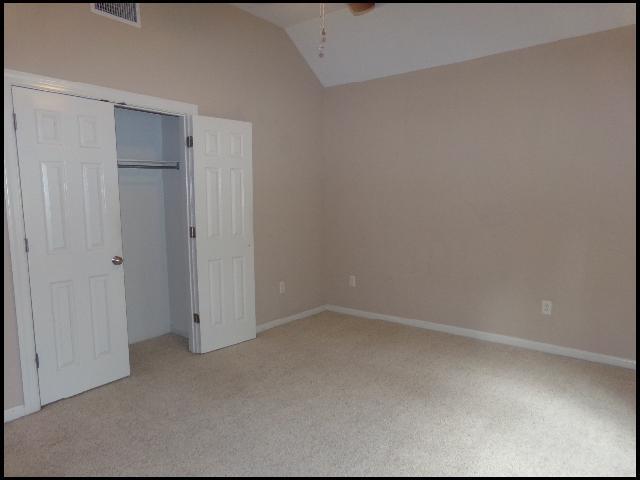 Building Photo - 303 Hidden Meadows Dr