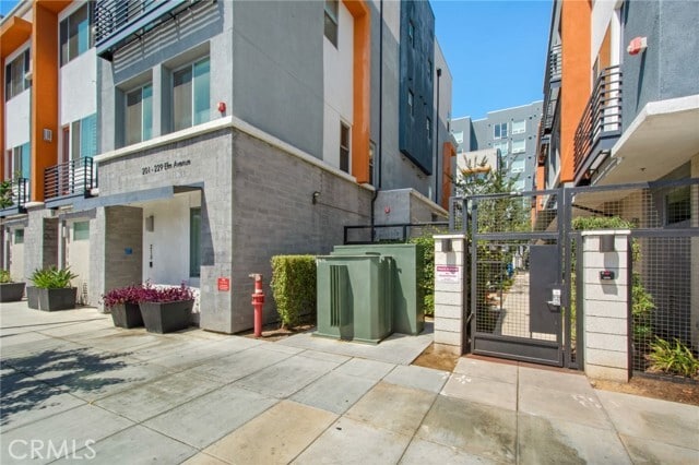 Building Photo - 225 Elm Ave