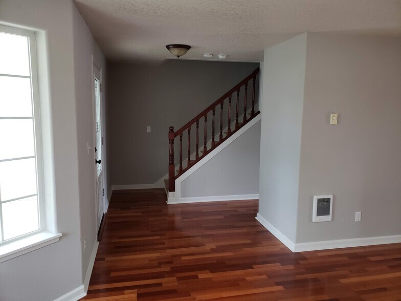 Entry way - 770 Hyacinth St