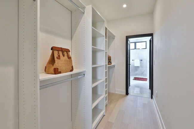 Building Photo - 2541 Turner St