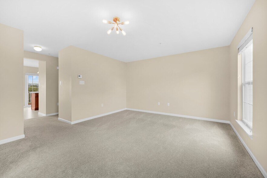 Building Photo - 901 Heather Way