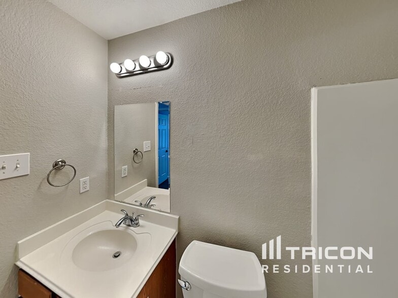 Building Photo - 22823 Sugar Bear Dr