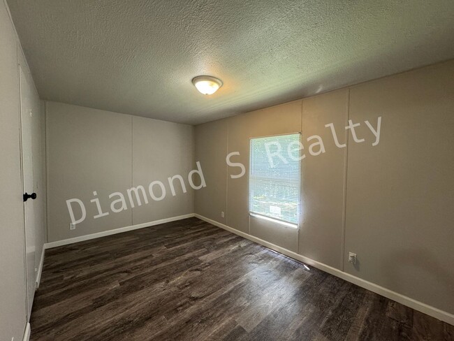 Building Photo - Nice & Clean Mobile Home for Lease!
