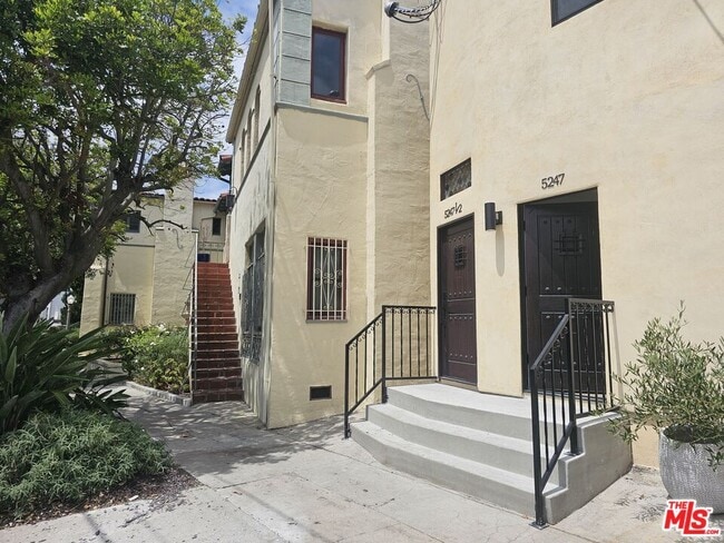 Building Photo - 5247 W 9th St