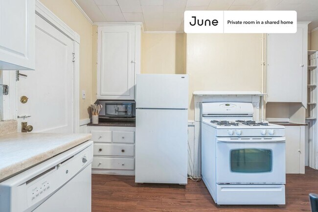 Building Photo - Room in Shared 4 bed/1 bath home