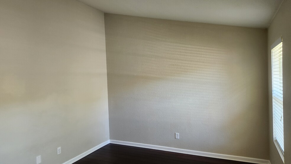 Building Photo - 8170 Mountain View Dr